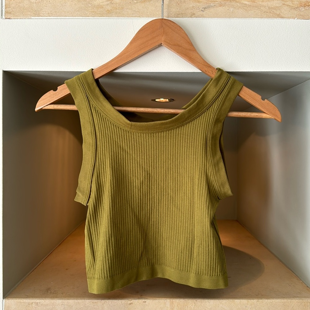 SOLD OFFLINE / Not Available. 
Urban outfitters top